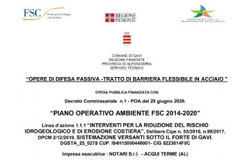 Targa permanente pubblicita&#39; intervento &quot;Sistemazione versanti sotto il Forte&quot;-Opere  di Difesa Passiva -Tratto di barriera  flessibile in acciaio